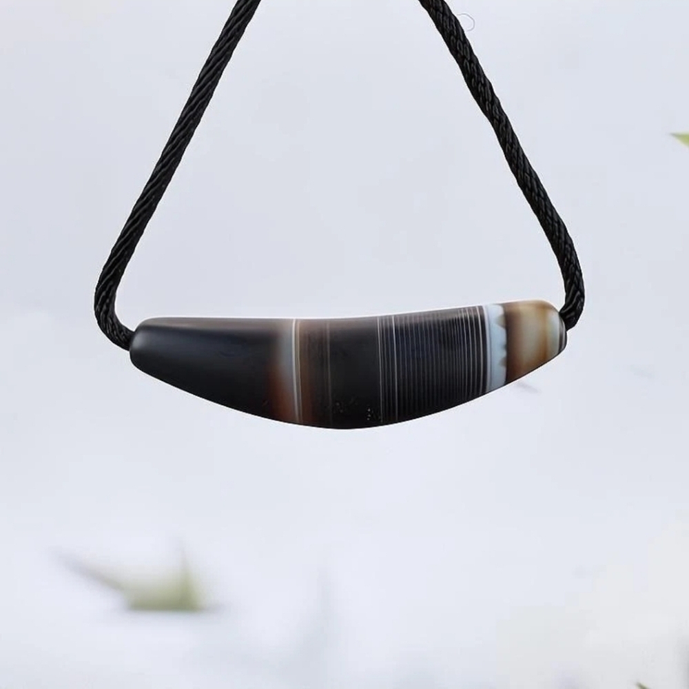 Vein Stone Ox Horn~Inner Mongolia Gobi Banded Eye Agate Curve Necklace Pendant